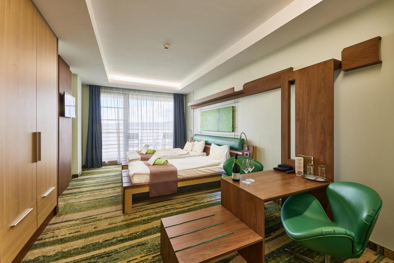 Vital Hotel Nautis Gardony Bagian luar foto