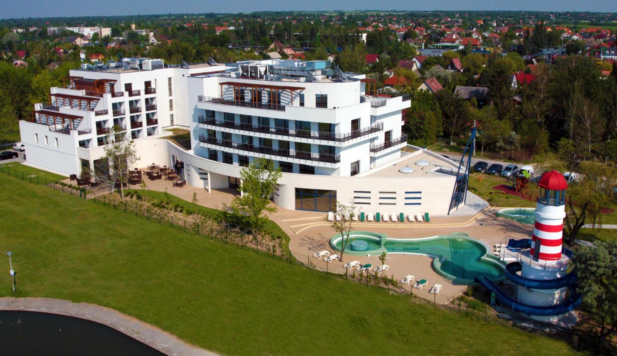 Vital Hotel Nautis Gardony Bagian luar foto