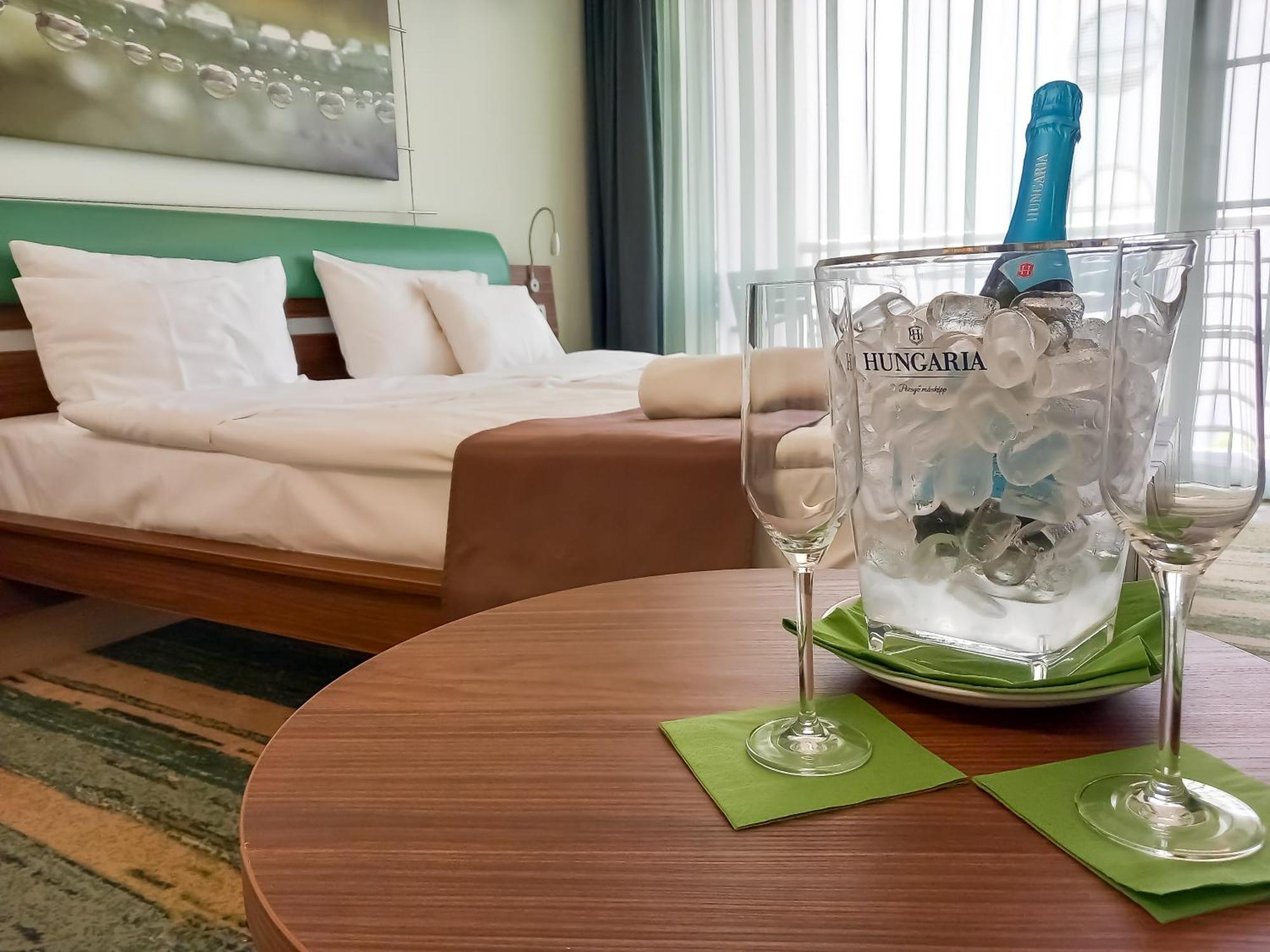 Vital Hotel Nautis Gardony Bagian luar foto